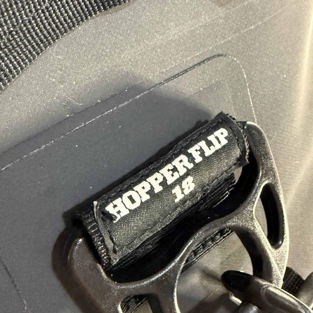 YETI Hopper Flip 18 Soft Cooler Charcoal Gray Portable Insulated Shoulder Strap - Picture 3 of 8